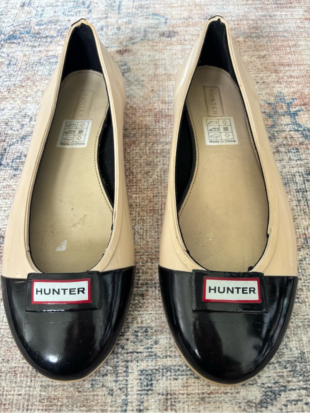 Hunter Two-Tone Beige and Black Cap-Toe Ballet Flats - Picture 11 of 16